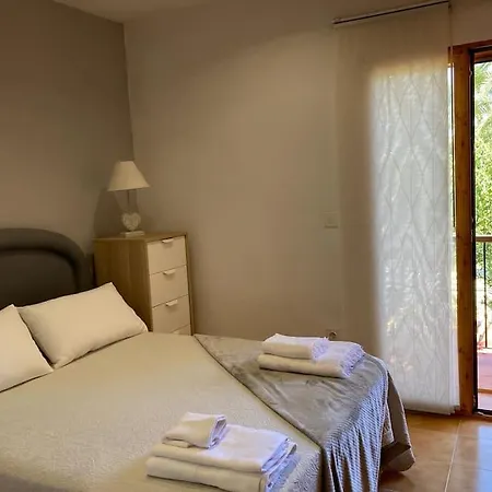 Holiday home Adosado En Con Gran Jardin *
