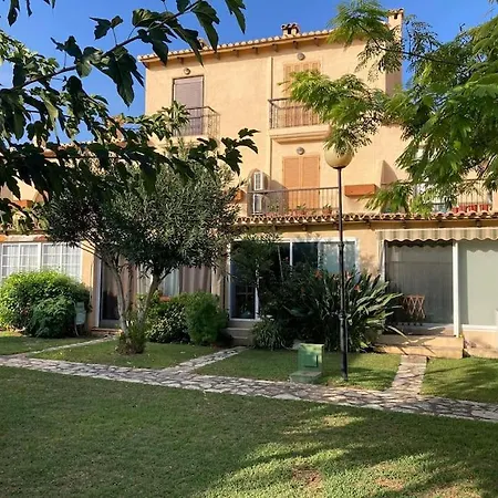 Adosado En Con Gran Jardin Denia
