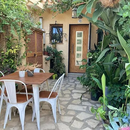 Adosado En Con Gran Jardin Denia