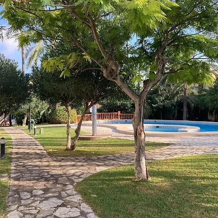 Adosado En Con Gran Jardin Holiday home *